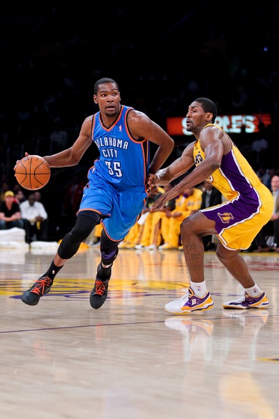 巴萨前高管：皇马就像校霸，只敢狂扁小朋友，碰到强的就缩了（巴萨前高管：皇马像校园恶霸，只会欺负弱小，遇到强者就怂）