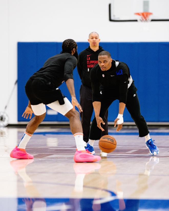 斯洛文尼亚依靠核心发挥晋级（核心发威助斯洛文尼亚晋级）