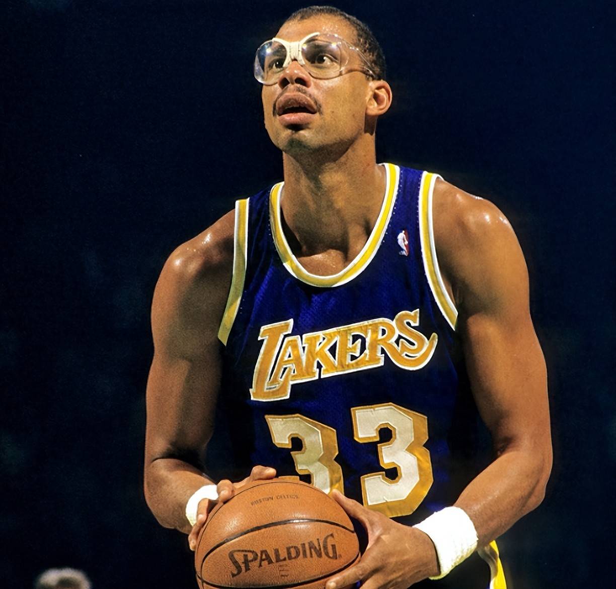 马德兴：米利西奇不敢热身U17女足，一年半不换血，足协当断则断（马德兴：米利西奇回避U17女足热身，18个月无换血，足协应果断决策）