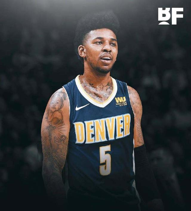 米体：齐沃将全队关在更衣室训话了数分钟，并批评了所有球员（米体：齐沃在更衣室对全队训话数分钟，严厉批评全体球员）