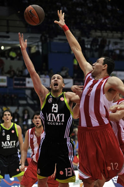 每体：德容未能参与赛前集中，能否出战本轮联赛成疑（每体：德容未随队参加赛前集合，出战本轮联赛存疑）